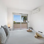 Levasion -vue Imprenable Piscine Parking Terrasse רוקברון-קאפ-מרט